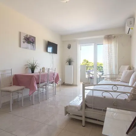 Lovely 2nd Floor Apartamento Xylokastro