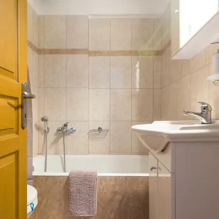 Apartamento Lovely 2nd Floor