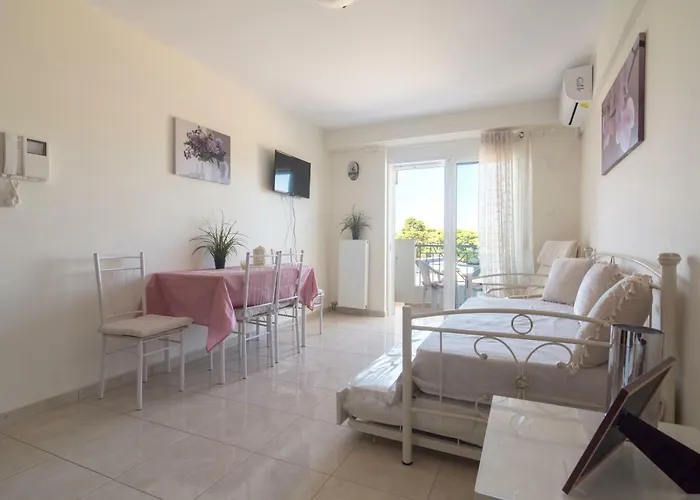 Lovely 2nd Floor Apartamento Xylokastro